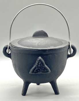 4.5" Triquetra cast iron cauldron w/ lid